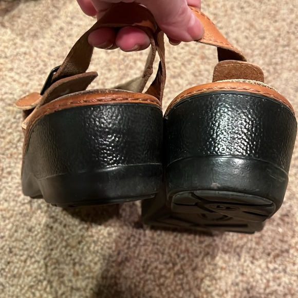 Fly Flot Italy Anatomic Leather Adjustable Strap buckle Sandals Size 41 Tan EUC - Picture 6 of 8